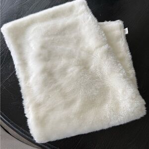 6’ Faux Fur Table Runner